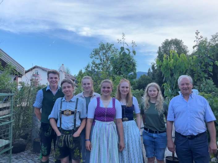 Sieben ausgelernte Lehrlinge Garten Reichl Bad Wiessee